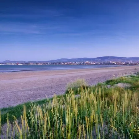 Clontarf Seafront Luxury - Victorian Period House Apartment *
