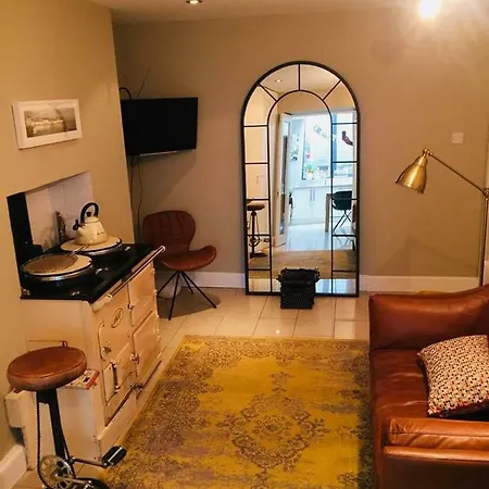 Apartment Clontarf Seafront Luxury - Victorian Period House