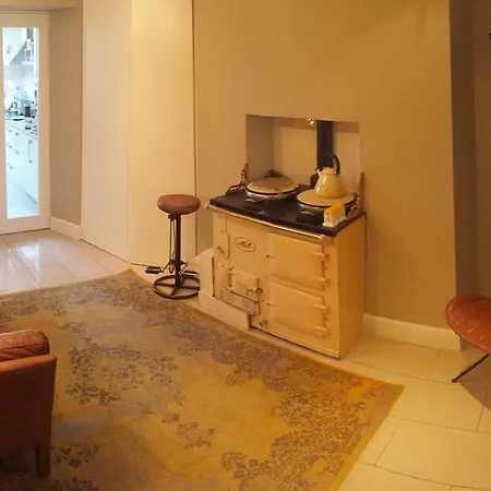 Clontarf Seafront Luxury - Victorian Period House *