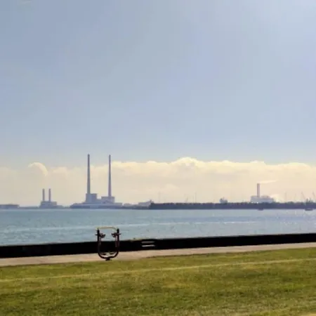 Clontarf Seafront Luxury - Victorian Period House *